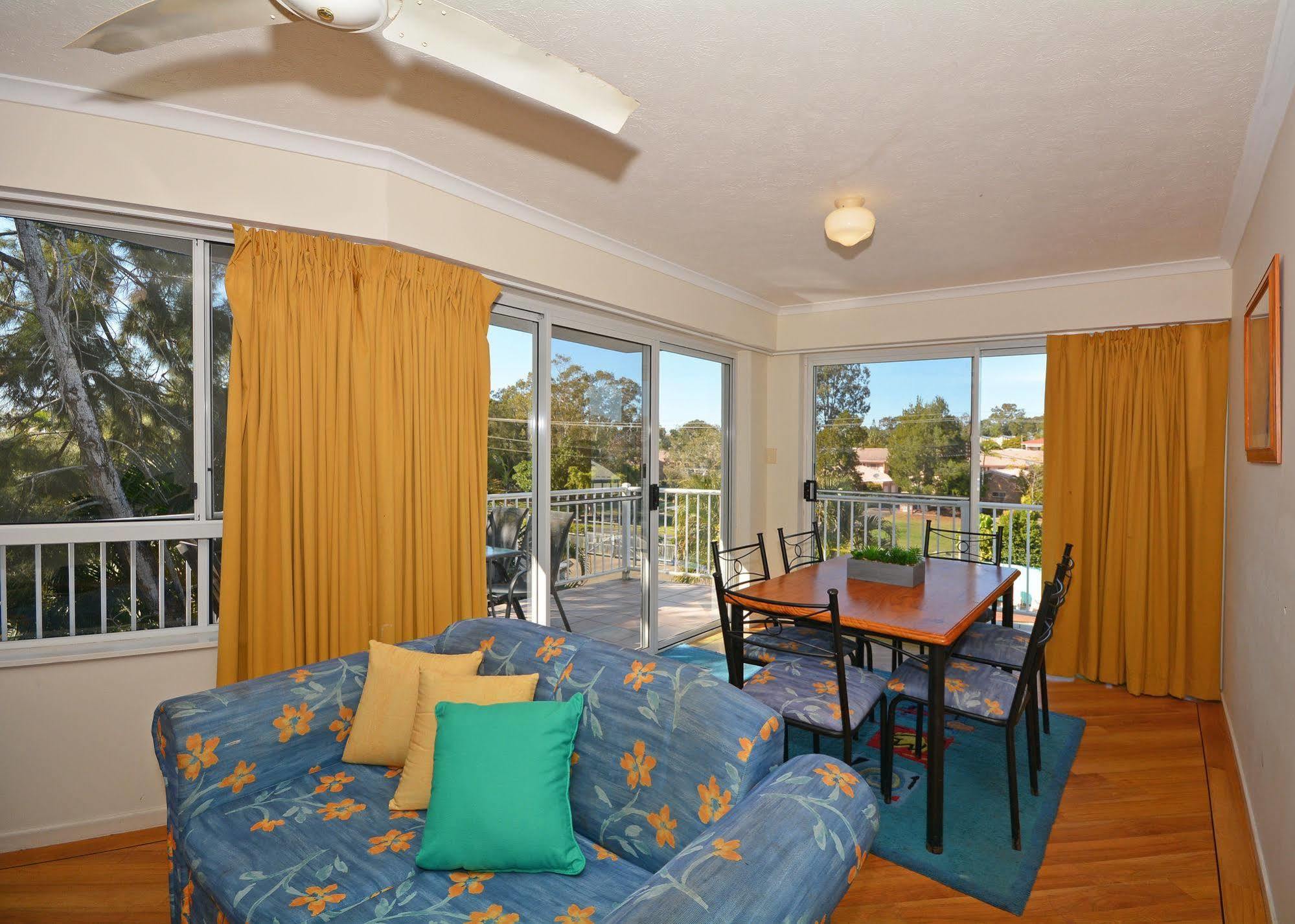 Jade Waters Luxury Apartments ハービー・ベイ エクステリア 写真